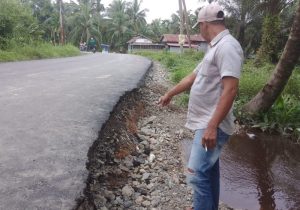 Warga Sebut PUPR Tanjabbar Lalai, Proyek 8,6 Milyar Rusak Belum Ada Perbaikan