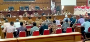 Breaking News: Hearing DPRD dan Poktan Ricuh, Pimpinan Sidang Usir Ketua Poktan