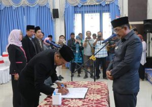 Bupati Tanjabbar Kembali Rotasi Sejumlah Pejabat
