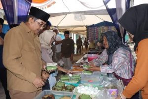 Bupati Tanjabbar Resmikan Pasar Beduk Ramadhan Kualatungkal