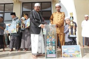 Bupati Anwar Sadat Serahkan Hadiah Arakan Sahur, Juara Pertama Raih Sepeda Motor Serta Uang 25 Juta