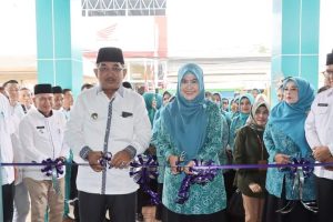 Bupati Tanjabbar Bersama Ketua PKK Resmikan Gedung Baru