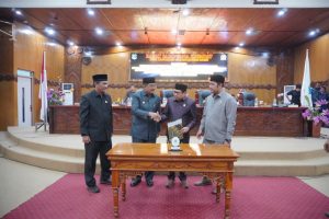 DPRD Bersama Pemkab Tanjabbar Tandatagani Nota Raperda RTRW Serta RPJPD Tahun 2025- 2045