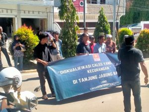 Gruduk Bawaslu Tanjabbar, Puluhan Pendemo Minta Diskualifikasi Caleg Melda Arisandi