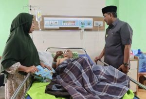 Bupati Anwar Sadat Sambangi RSUD Daud Arif, Berikan Doa dan Semangat bagi Pasien yang Dirawat