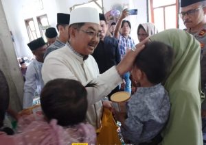 Safari Jum’at di Masjid Hidayatul Muttaqin, Bupati Anwar Sadat Santuni Anak Yatim, Kaum Duafa dan Stanting