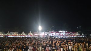 Puncak Festival Pengabuan, Charly Van Houten Hibur Ribuan Penonton di Alun-Alun Kualatungkal 