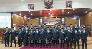 Sebanyak 35 Anggota DPRD Tanjabbar Dilantik, Dudi Purwadi Jabat Ketua DPRD Wakil Ketua Sjafril Simamora