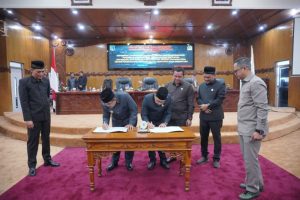 Ketua DPRD Tanjabbar Pimpin Rapat Paripurna ke Empat Penetapan APBD-P 2024