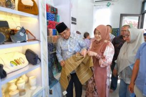 Kembangkan UMKM dan Kerajinan Tanjabbar, Bupati Study Tiru ke Kota Barabai