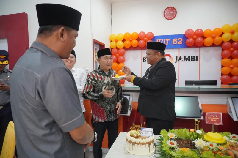 Ketua DPRD Tanjabbar Hamdani, SE Hadiri HUT Bank Jambi ke-62