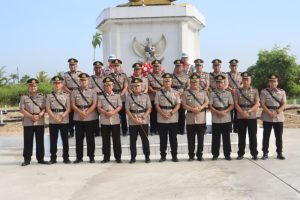 Mengenang Jasa Para Pahlawan, Kapolres Tanjabbar Pimpinan Ziarah dan Tabur Bunga di TPM Satria Pengabuan 