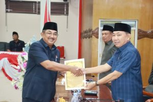 Bupati Tanjabbar Sampaikan Nota Pengantar Rancangan Perubahan KUA dan PPAS APBD TA 2025 di Rapat Paripurna DPRD