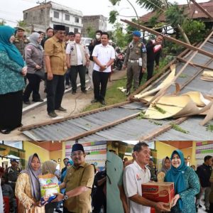Tinjau Lokasi Bencana, Bupati Bersama Ketua TP PKK Salurkan Bantuan 