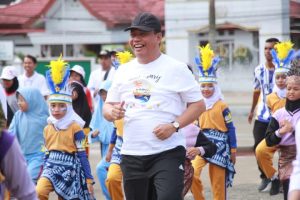 Wakil Katamso Dorong Gaya Hidup Sehat Anak Tanjabbar Melalui Lomba Senam