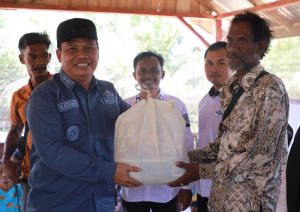 Peduli Suku Anak Dalam, Wabup Katamso  Turun Langsung Salurkan Bantuan 
