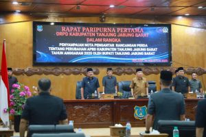 Bupati Tanjabbar Sampaikan Nota Pengantar Ranperda Perubahan APBD Tahun 2025 pada Rapat Paripurna 