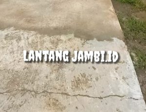 Terkesan Asal Jadi, Proyek Jalan Rabat Beton ADD Suak Labu Retak dan Berdebu 