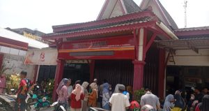 Diduga Saldo Berkurang, Ratusan Nasabah Geruduk Bank 9 Jambi di Kualatungkal