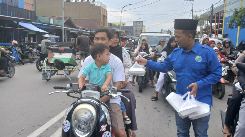 IWO Tanjabbar Berbagi Ratus Takjil dan Santuni Anak Yatim Piatu 
