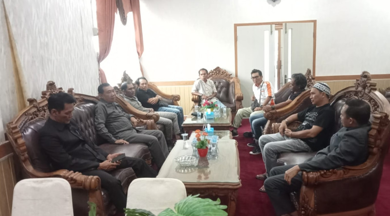 Ketua DPRD Tanjabbar Bersama Sekwan, Respon Positif Silahturahmi Media