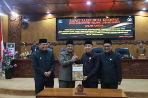 Didampingi Wabup Katamso, Bupati Anwar Sadat Hadiri Paripurna Keempat DPRD Tanjabbar 