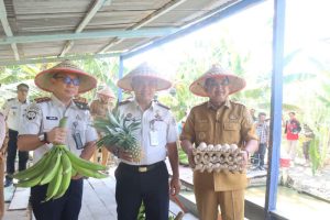 Hadiri Panen Raya di Bram Itam, Bupati Anwar Sadat Apresiasi Perkebunan dan Peternakan Warga Binaan