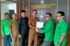 DPC PKB Tanjabbar Serahkan SK Pengurus Periode 2026-2031, Kesbangpol Berikan Apresiasi