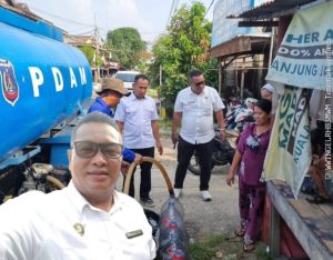 Peduli Kebutuhan Warga Saat Musim Kemarau, PDAM Tanjabbar Salurkan Air Bersih Gratis